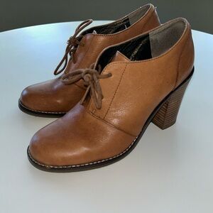 Banana Republic Oxford Booties Heeled Lace Up Caramel Tan Leather Womens Size 7